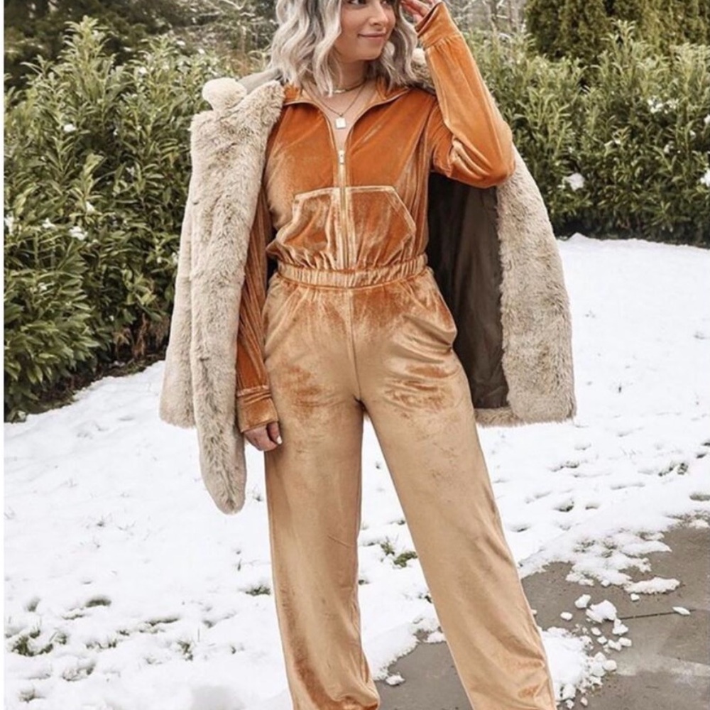 Fabletics Velour Zip Up Wide Leg Onesie Jumpsuit SZ XL tan gold